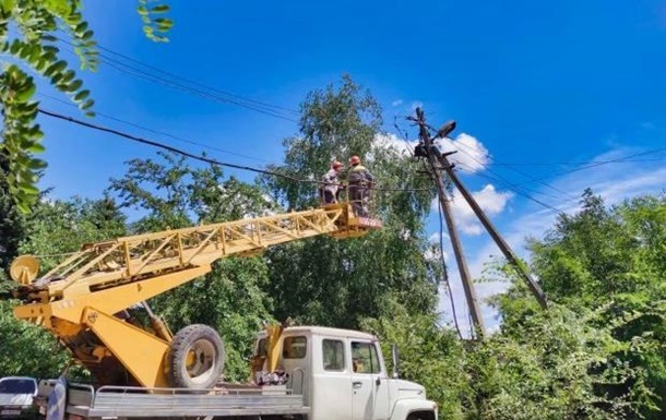 ДТЕК повернула світло 5,5 тис. сімей у двох областях