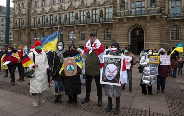 Соціологи з’ясували, населення яких країн найбільше підтримує Україну