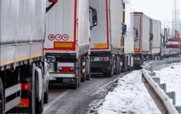 Угорські перевізники погрожують блокувати кордон з Україною